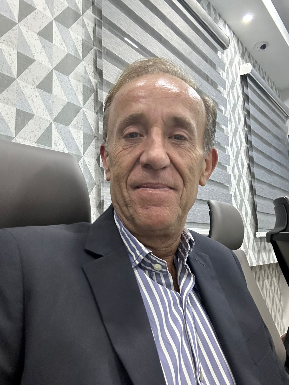 <b>Juanjo de la Llera</b>-Santo Domingo - República Dominicana<BR>Viure fora, en el meu cas, no està sent una experiència encoratjadora. La vida fora de Catalunya t'ajuda a valorar moltes coses que abans no hi pensava: la qualitat de vida que vaig deixar enrere a Barcelona, passejar una tarda de dissabte pel Passeig de Gràcia o disposar d'un sistema sanitari públic formidable que mai valorem prou.